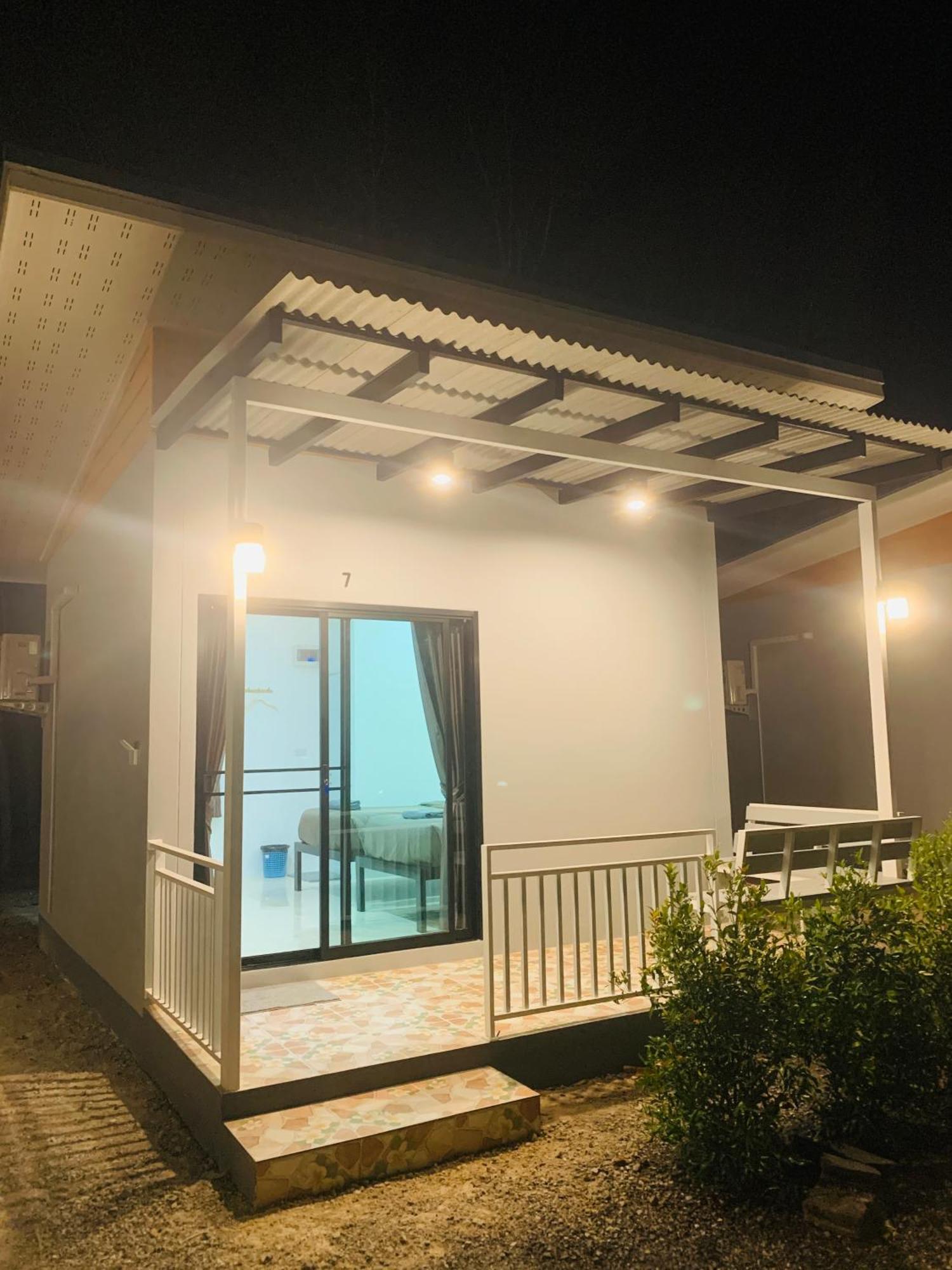 Suanvadee Resort สวนวดี รีสอร์ท Don Sak Exterior foto