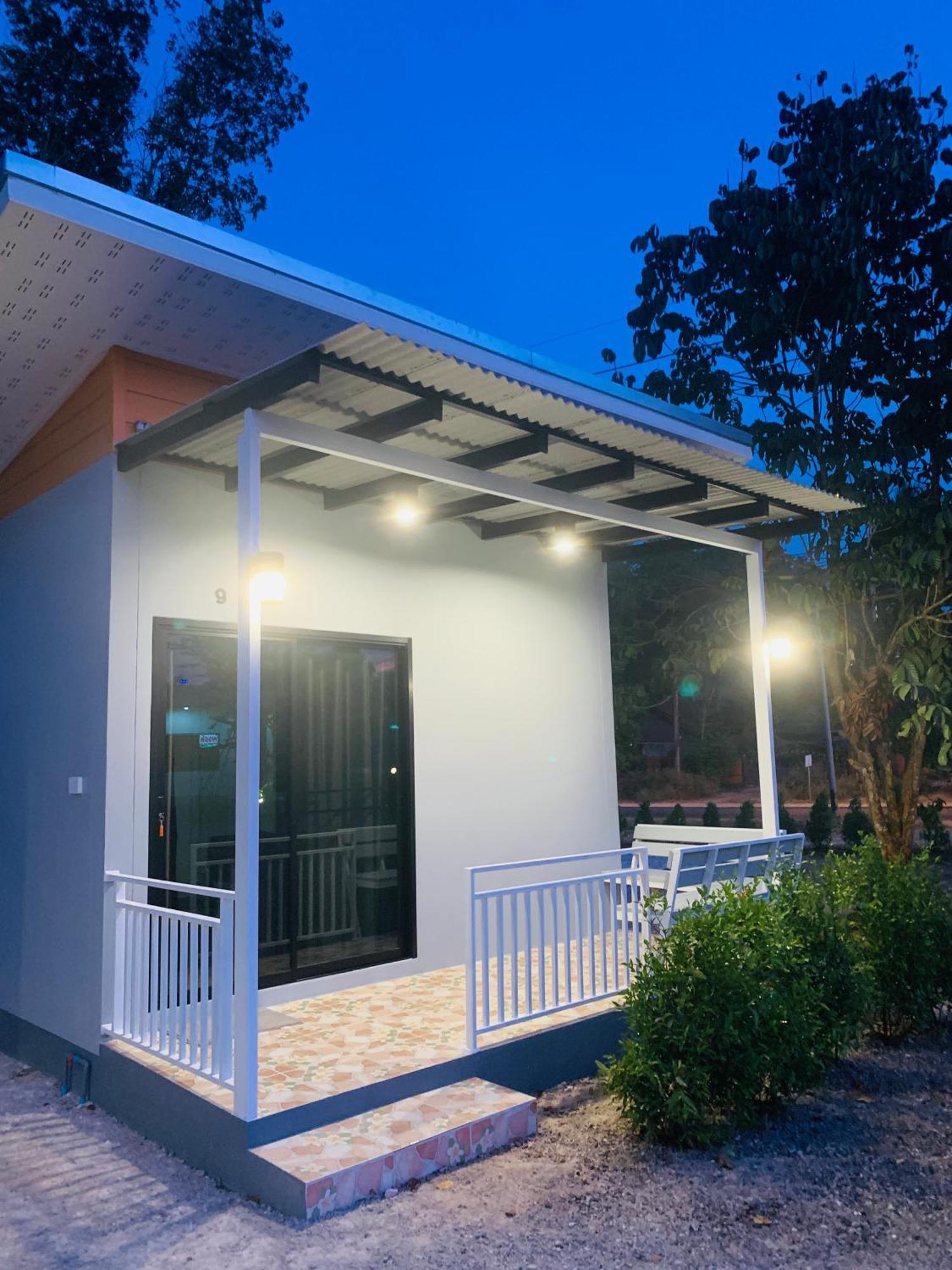 Suanvadee Resort สวนวดี รีสอร์ท Don Sak Exterior foto