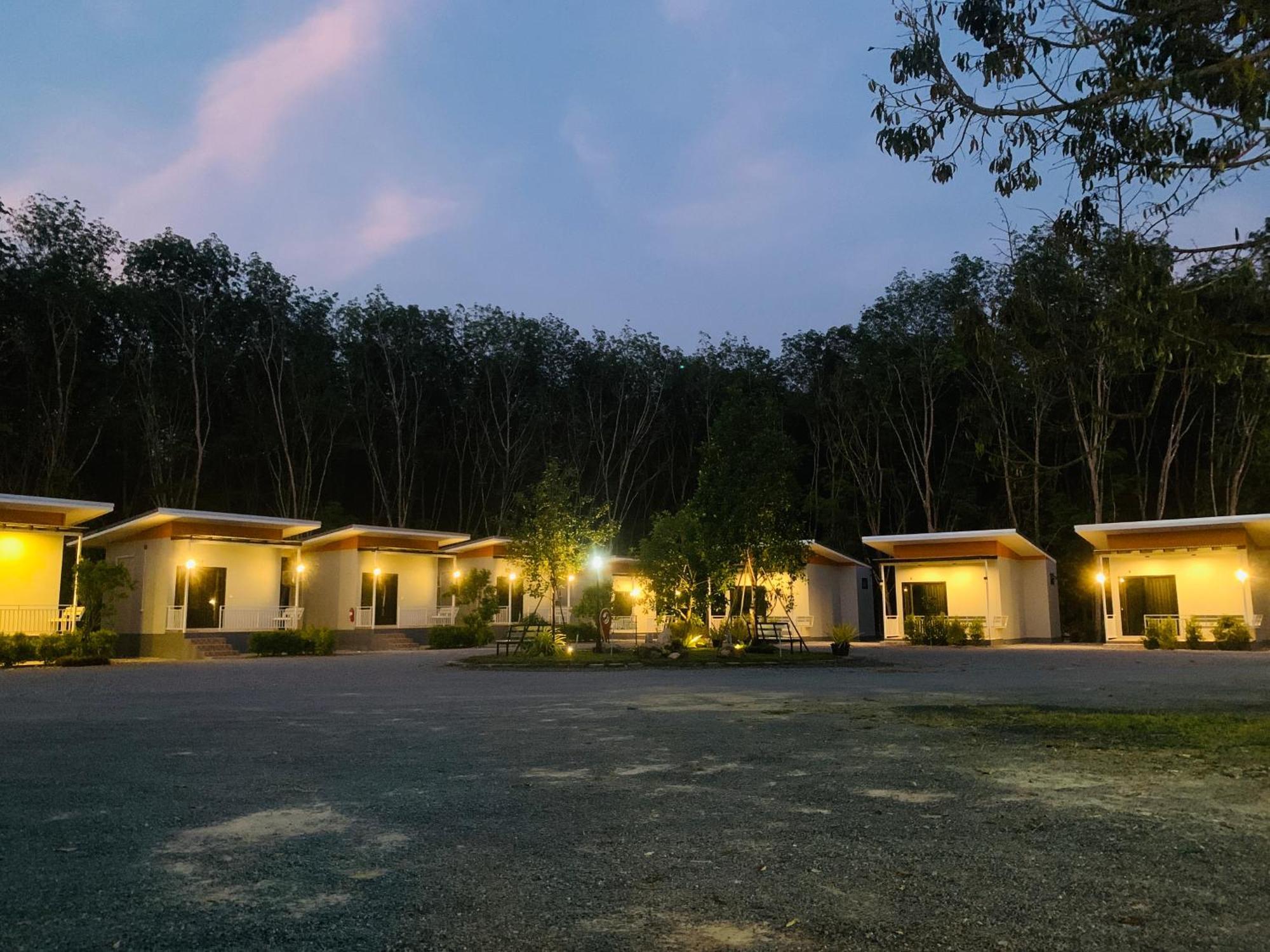 Suanvadee Resort สวนวดี รีสอร์ท Don Sak Exterior foto